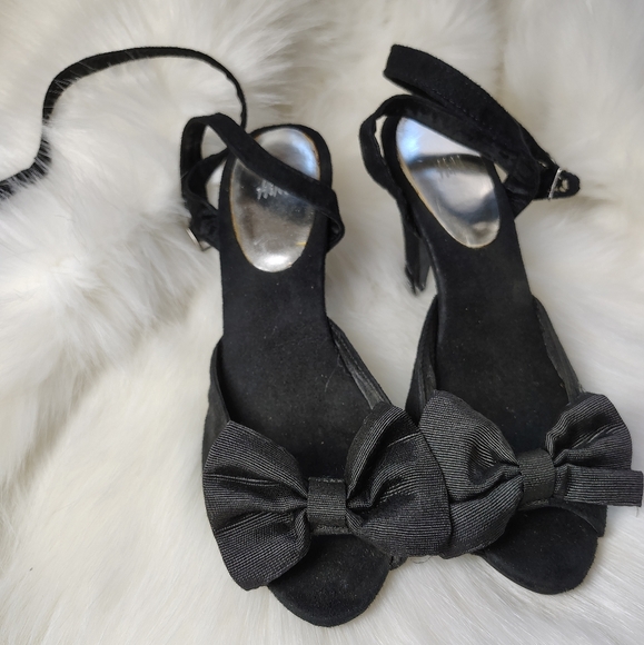 Bow Kitten Heels - Picture 4 of 15